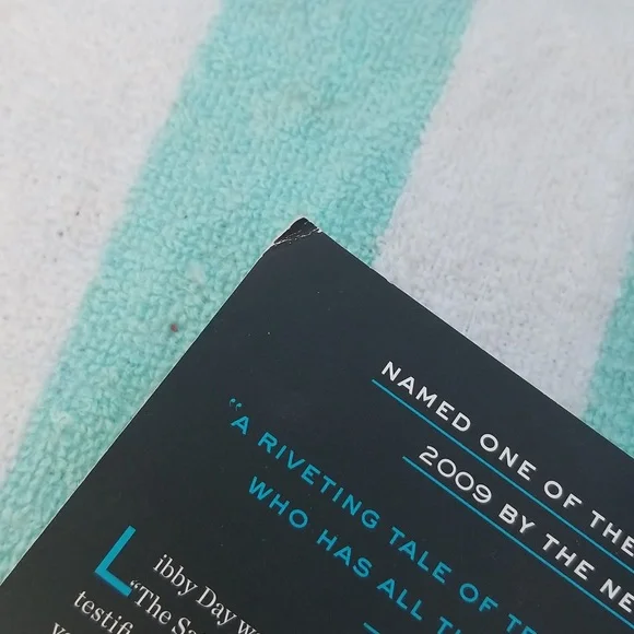 Dark Places by Gillian Flynn - Picture 6 of 6